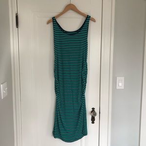 Maternity dress - bodycon form fitting